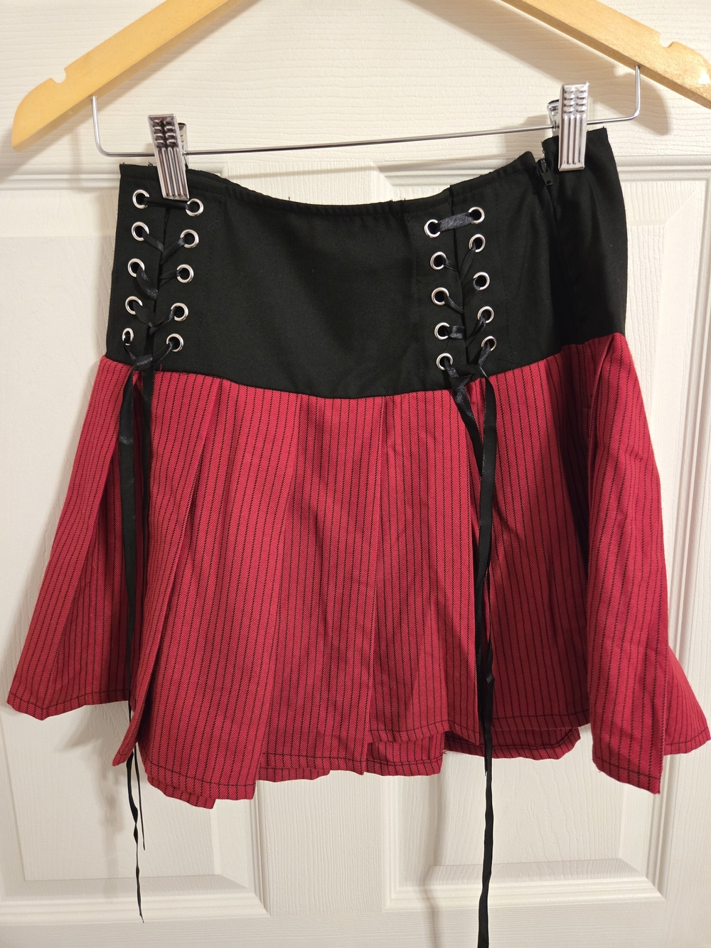Hot Topic Black & Red Lace-Up Pinstripe Mini Skirt Size Small